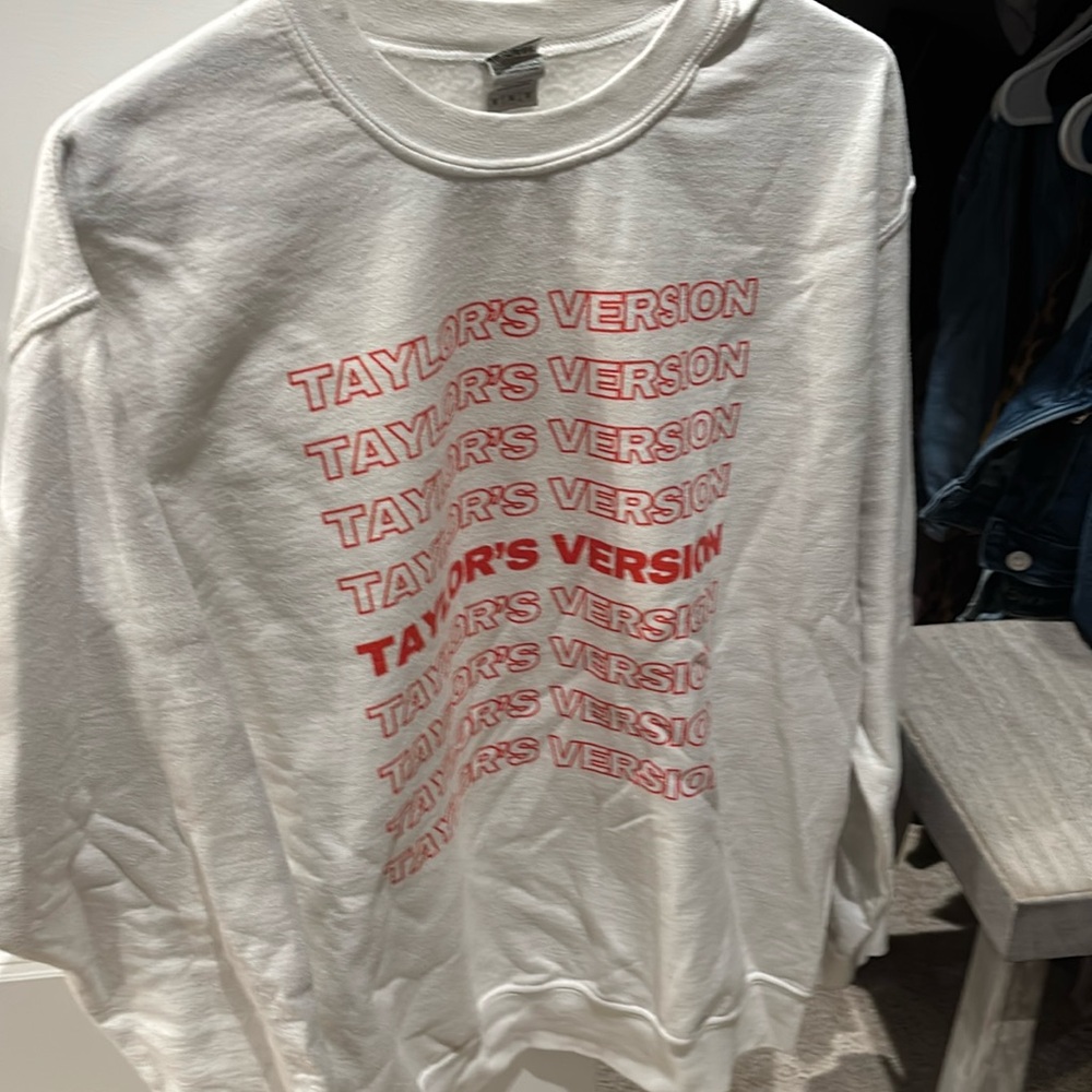 Women’s white crew neck Taylor Swift sweatshirt
